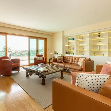 Queens By Cadenzalux Apartment *