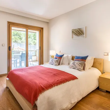 Queens By Cadenzalux Apartment